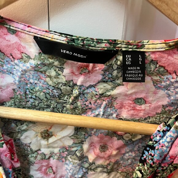 Floral short sleeve crop-top with tie - Picture 3 of 4